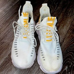 Lightweight Unisex Footwear Sneakers.